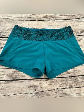 Lululemon Run Times Short II 4"
Spirit Green Kitakami Viridian Green Size 6